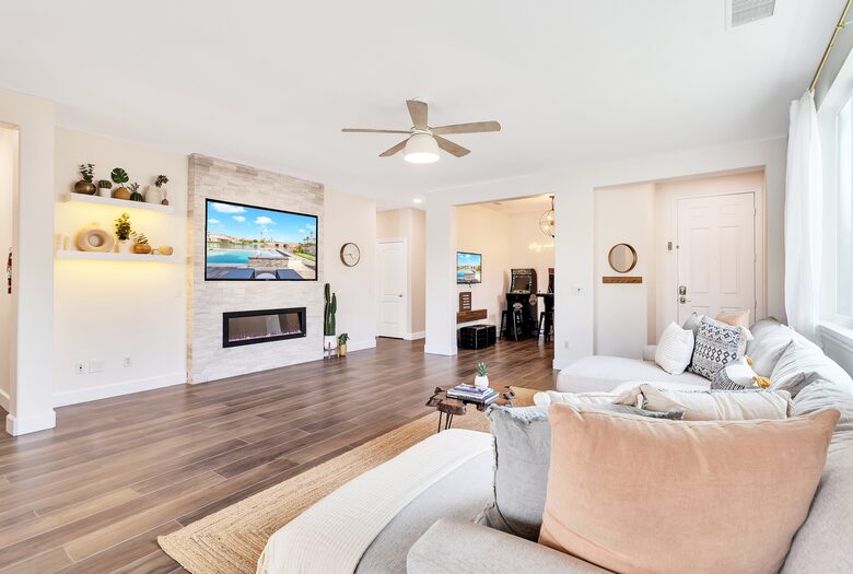 Tramonto Sul Lago Amazing Lakeside Home - Indio, California