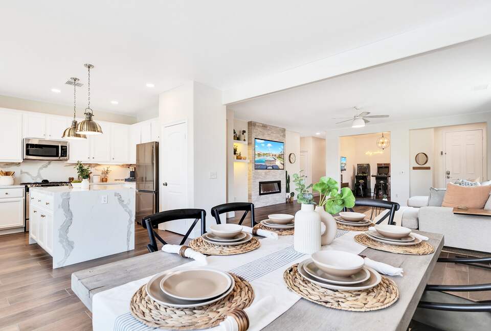 Tramonto Sul Lago Amazing Lakeside Home - Indio, California