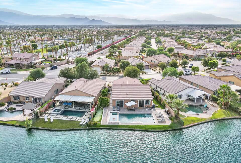 Tramonto Sul Lago Amazing Lakeside Home - Indio, California