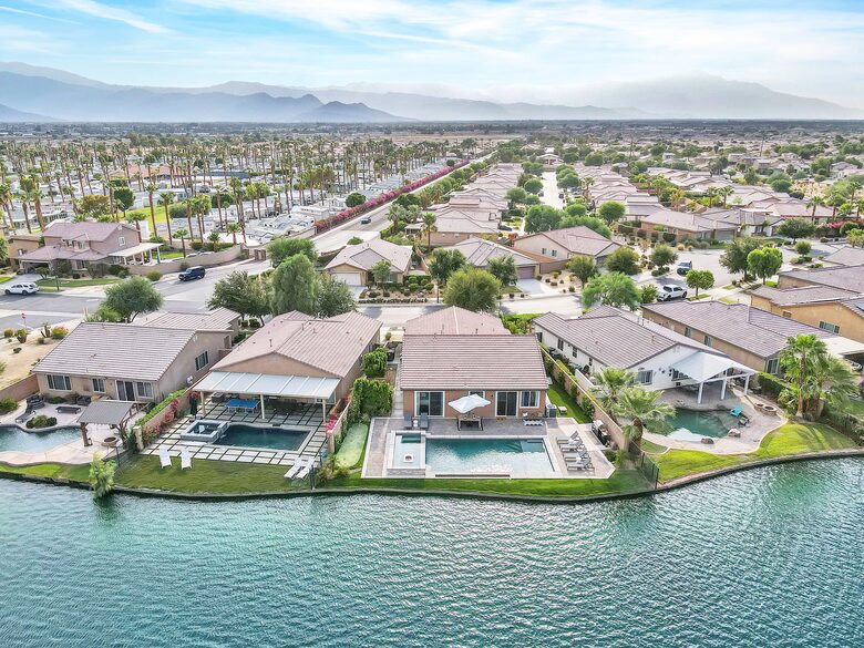 Tramonto Sul Lago Amazing Lakeside Home - Indio, California