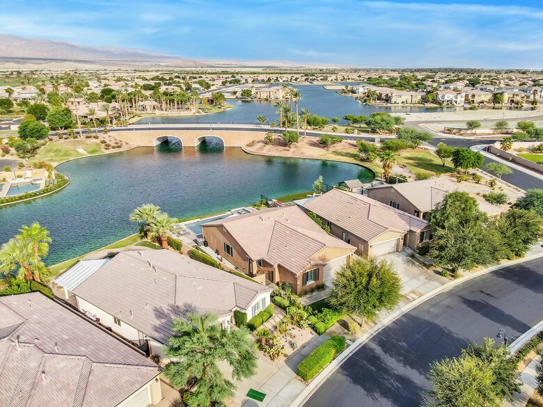 Tramonto Sul Lago Amazing Lakeside Home - Indio, California