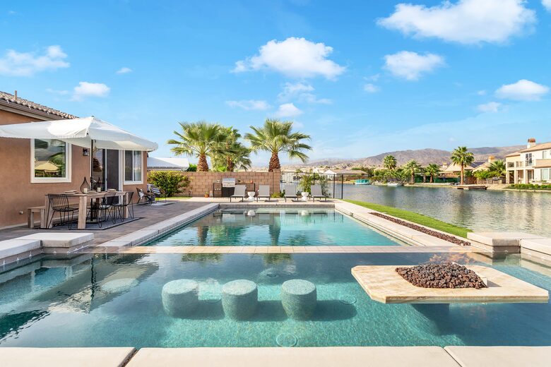 Tramonto Sul Lago Amazing Lakeside Home - Indio, California