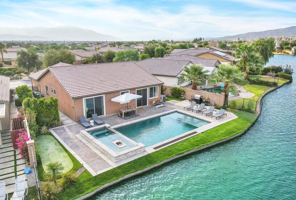 Tramonto Sul Lago Amazing Lakeside Home - Indio, California