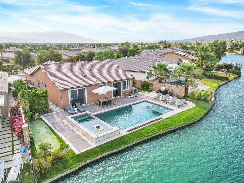 Tramonto Sul Lago Amazing Lakeside Home - Indio, California