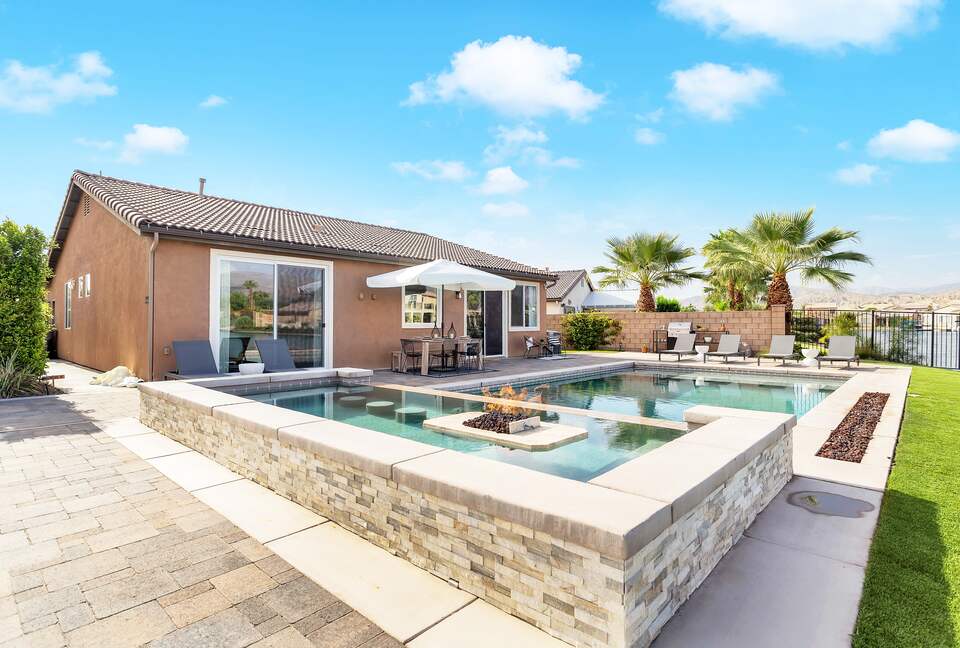 Tramonto Sul Lago Amazing Lakeside Home - Indio, California