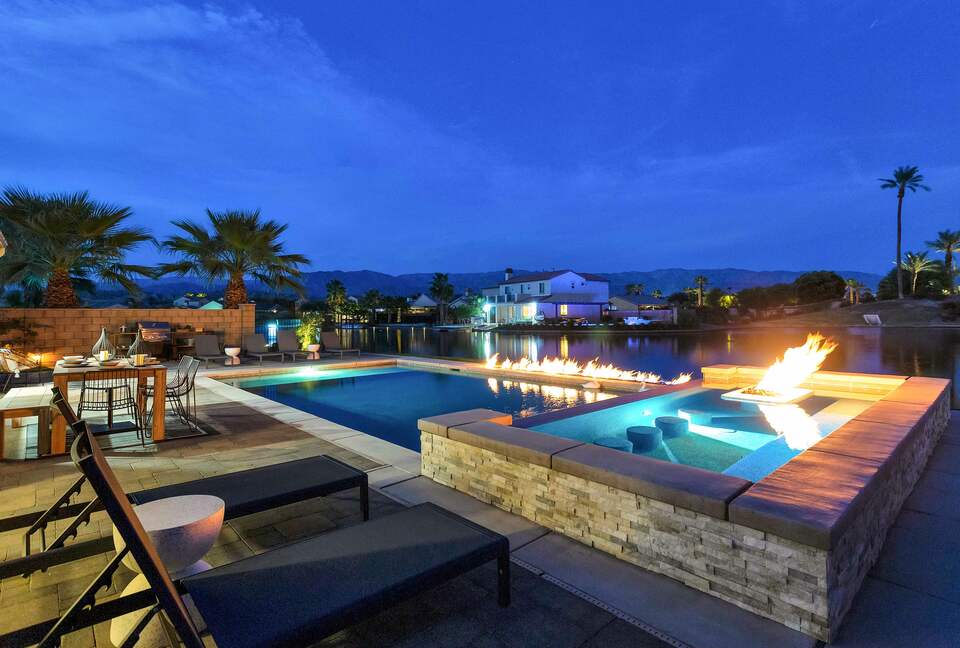 Tramonto Sul Lago Amazing Lakeside Home - Indio, California