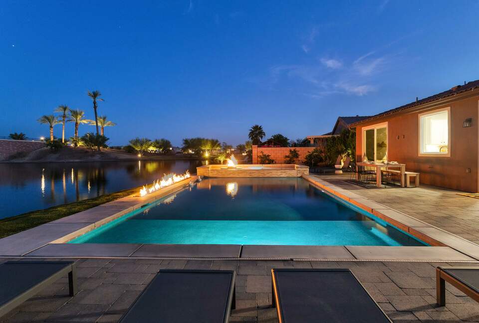 Tramonto Sul Lago Amazing Lakeside Home - Indio, California