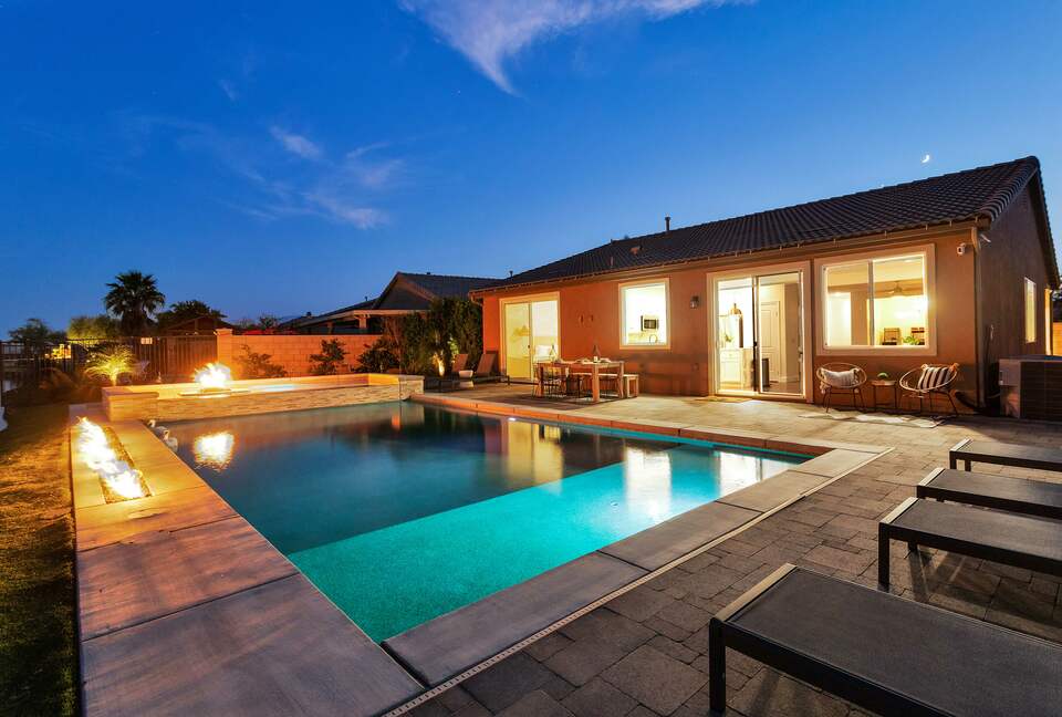 Tramonto Sul Lago Amazing Lakeside Home - Indio, California