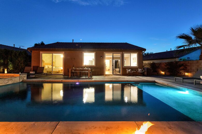 Tramonto Sul Lago Amazing Lakeside Home - Indio, California