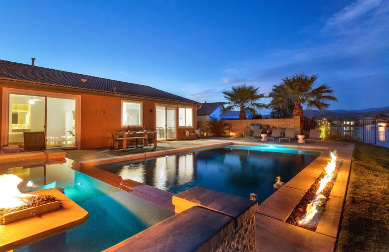 Tramonto Sul Lago Amazing Lakeside Home - Indio, California