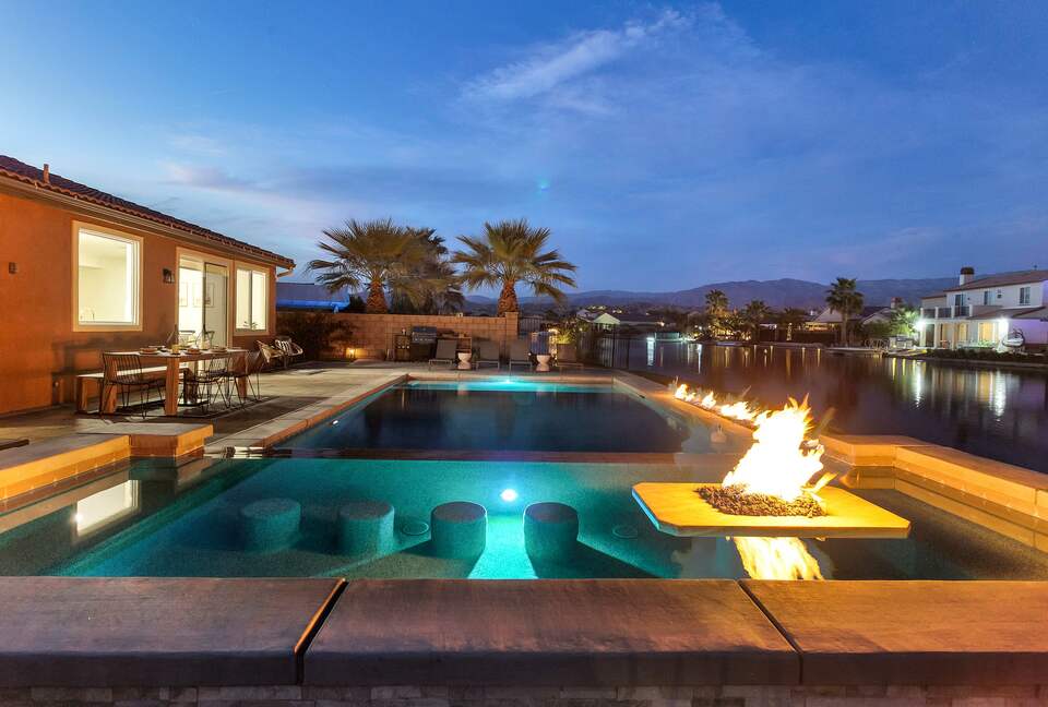 Tramonto Sul Lago Amazing Lakeside Home - Indio, California