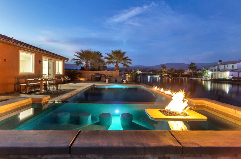 Tramonto Sul Lago Amazing Lakeside Home - Indio, California