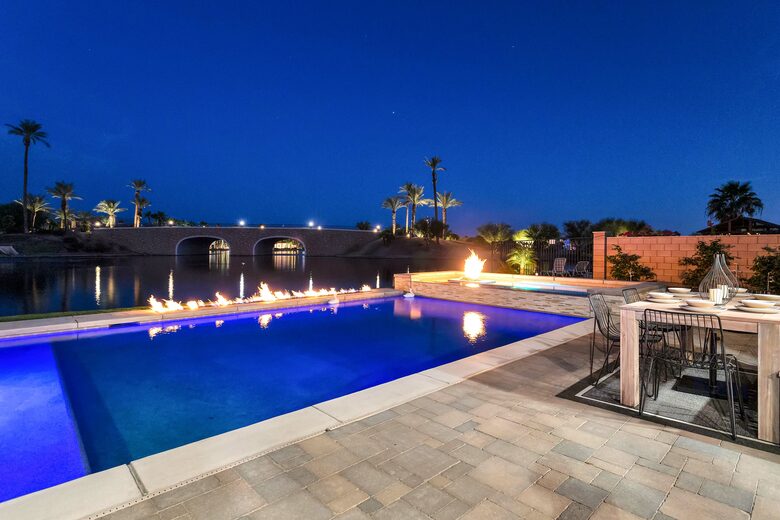 Tramonto Sul Lago Amazing Lakeside Home - Indio, California