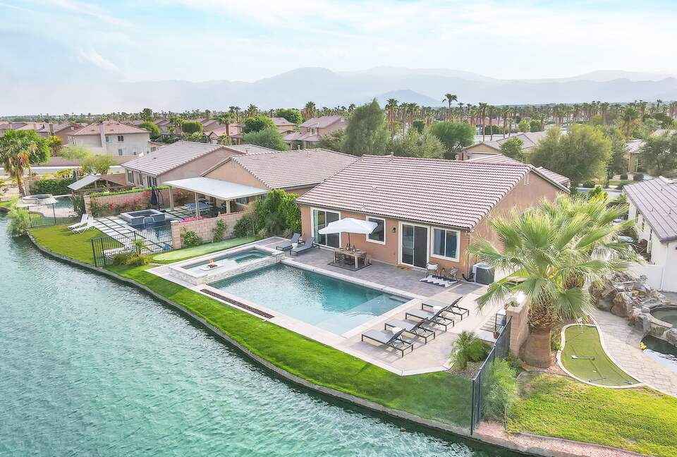 Tramonto Sul Lago Amazing Lakeside Home - Indio, California