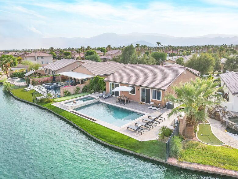 Tramonto Sul Lago Amazing Lakeside Home - Indio, California