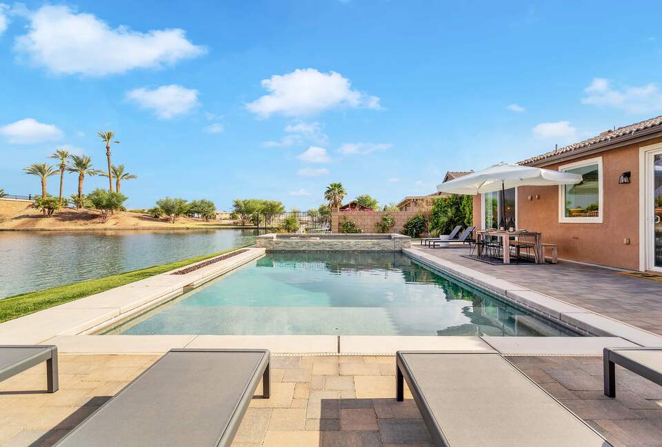 Tramonto Sul Lago Amazing Lakeside Home - Indio, California