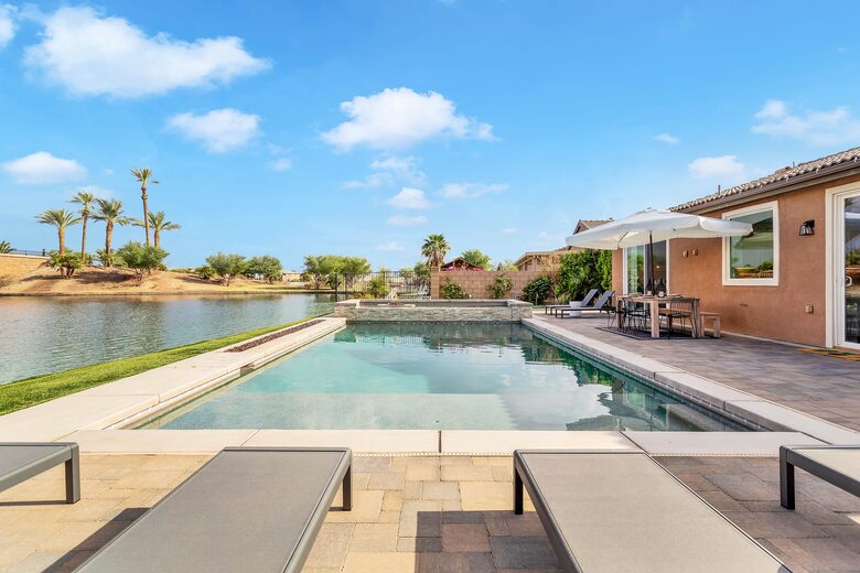 Tramonto Sul Lago Amazing Lakeside Home - Indio, California