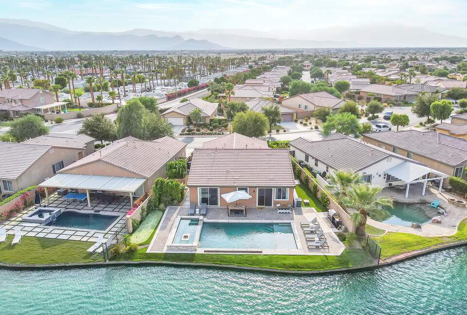 Tramonto Sul Lago Amazing Lakeside Home - Indio, California