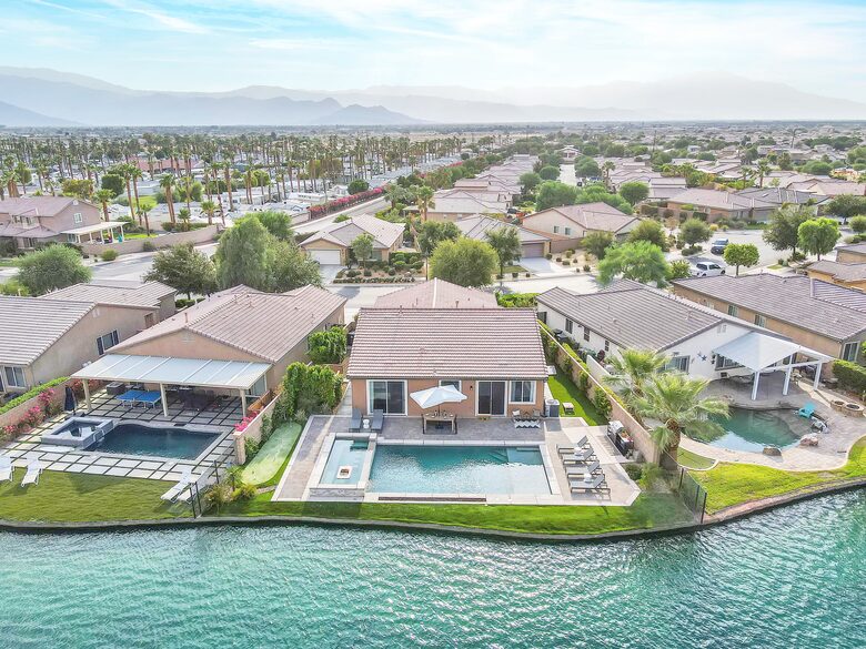 Tramonto Sul Lago Amazing Lakeside Home - Indio, California