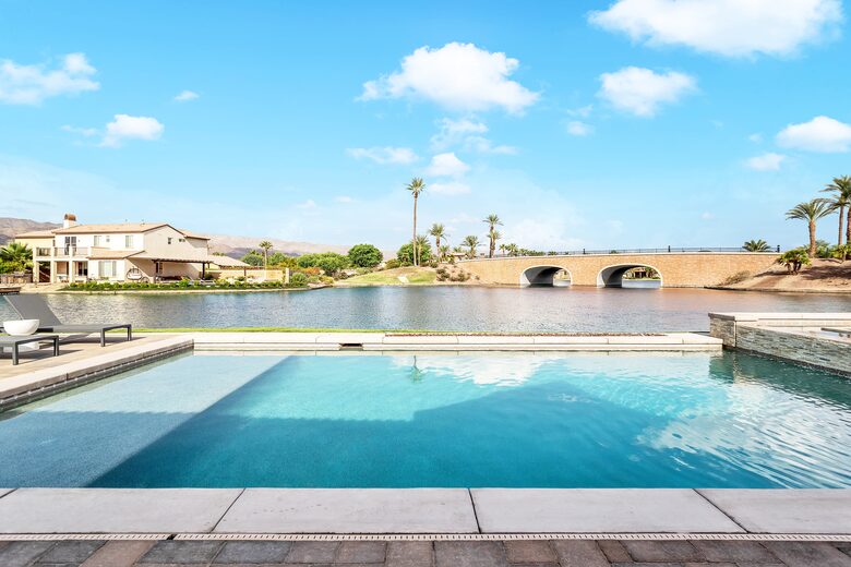 Tramonto Sul Lago Amazing Lakeside Home - Indio, California