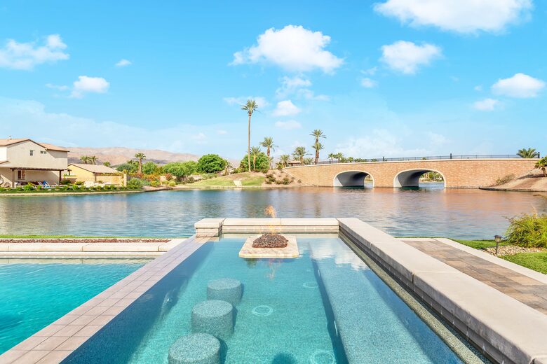 Tramonto Sul Lago Amazing Lakeside Home - Indio, California