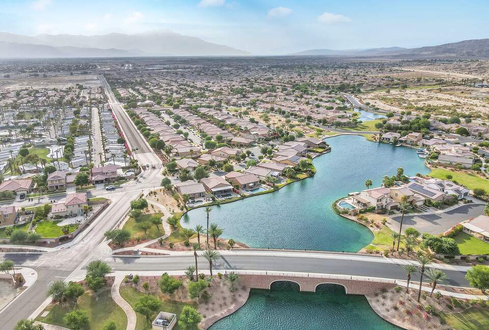 Tramonto Sul Lago Amazing Lakeside Home - Indio, California