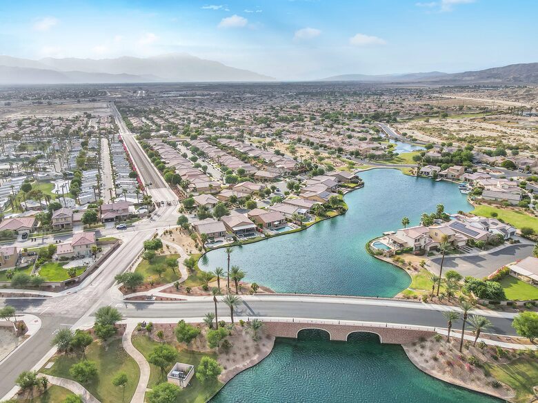 Tramonto Sul Lago Amazing Lakeside Home - Indio, California
