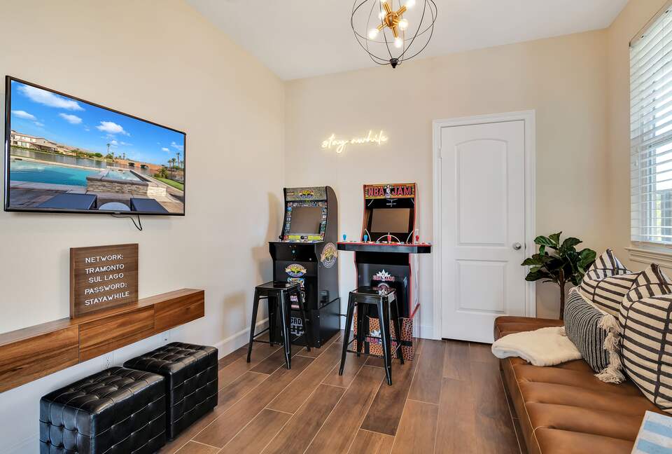 Tramonto Sul Lago Amazing Lakeside Home - Indio, California