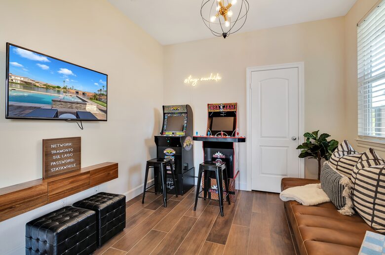 Tramonto Sul Lago Amazing Lakeside Home - Indio, California