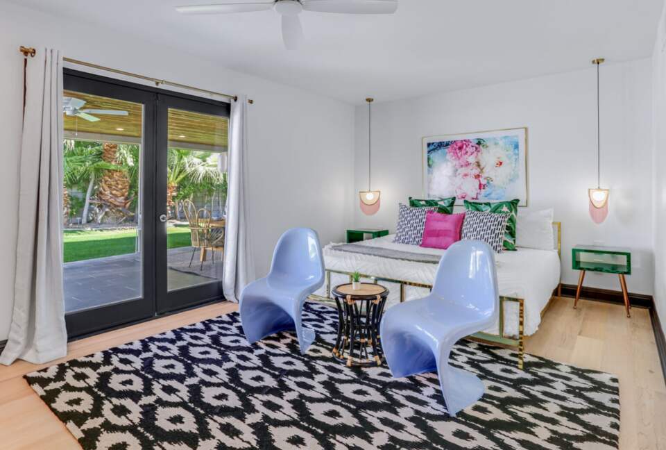 Cool and Fun Midcentury Getaway - Palm Springs, California