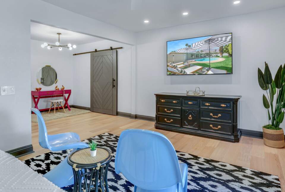 Cool and Fun Midcentury Getaway - Palm Springs, California