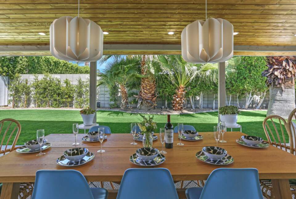 Cool and Fun Midcentury Getaway - Palm Springs, California