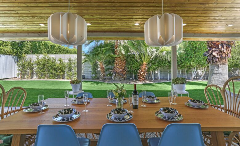Cool and Fun Midcentury Getaway - Palm Springs, California