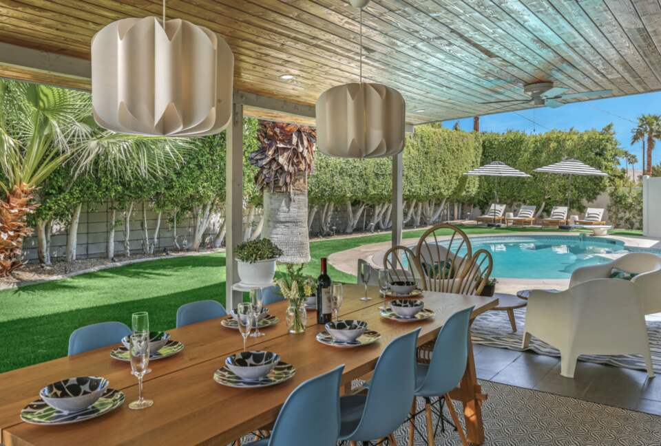 Cool and Fun Midcentury Getaway - Palm Springs, California