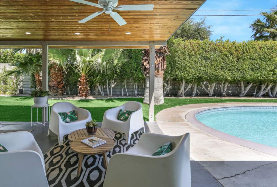 Cool and Fun Midcentury Getaway - Palm Springs, California