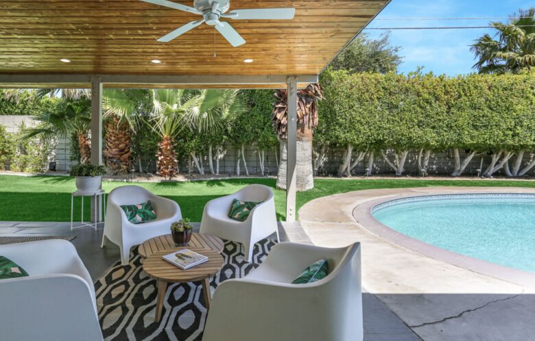 Cool and Fun Midcentury Getaway - Palm Springs, California