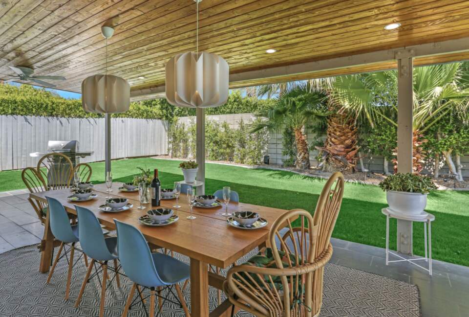 Cool and Fun Midcentury Getaway - Palm Springs, California