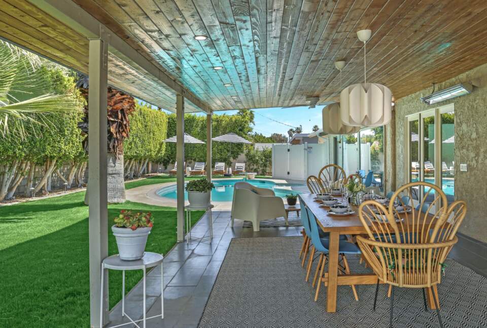 Cool and Fun Midcentury Getaway - Palm Springs, California