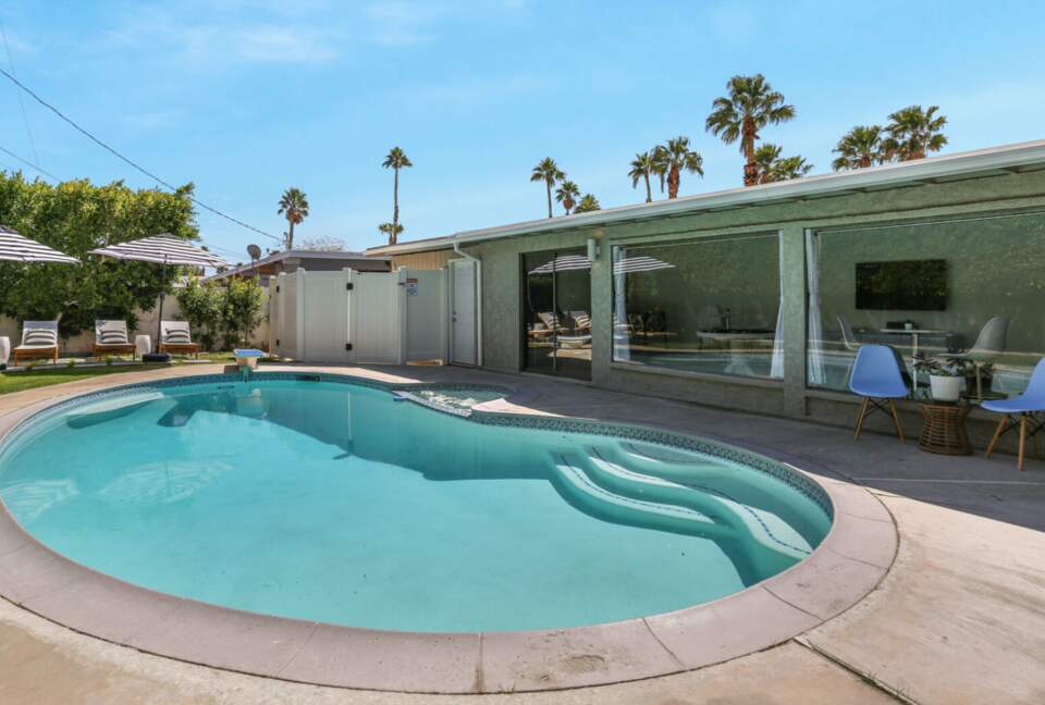 Cool and Fun Midcentury Getaway - Palm Springs, California