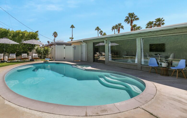 Cool and Fun Midcentury Getaway - Palm Springs, California