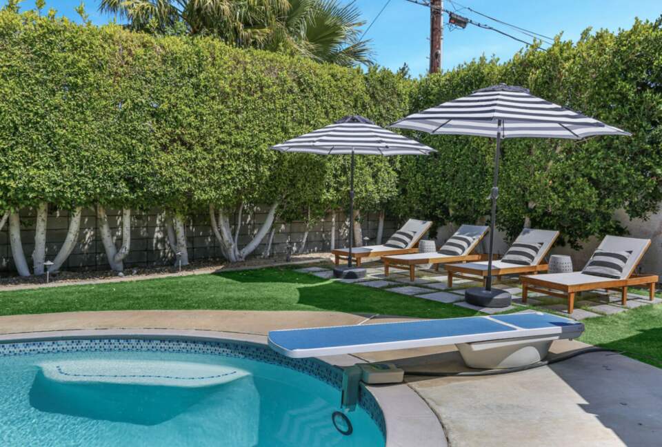 Cool and Fun Midcentury Getaway - Palm Springs, California