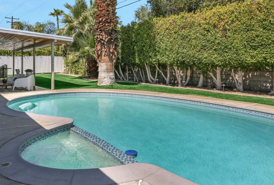 Cool and Fun Midcentury Getaway - Palm Springs, California