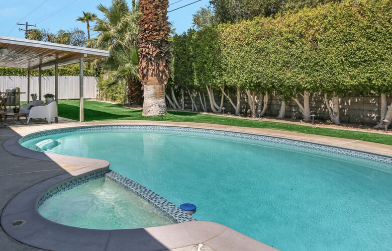 Cool and Fun Midcentury Getaway - Palm Springs, California