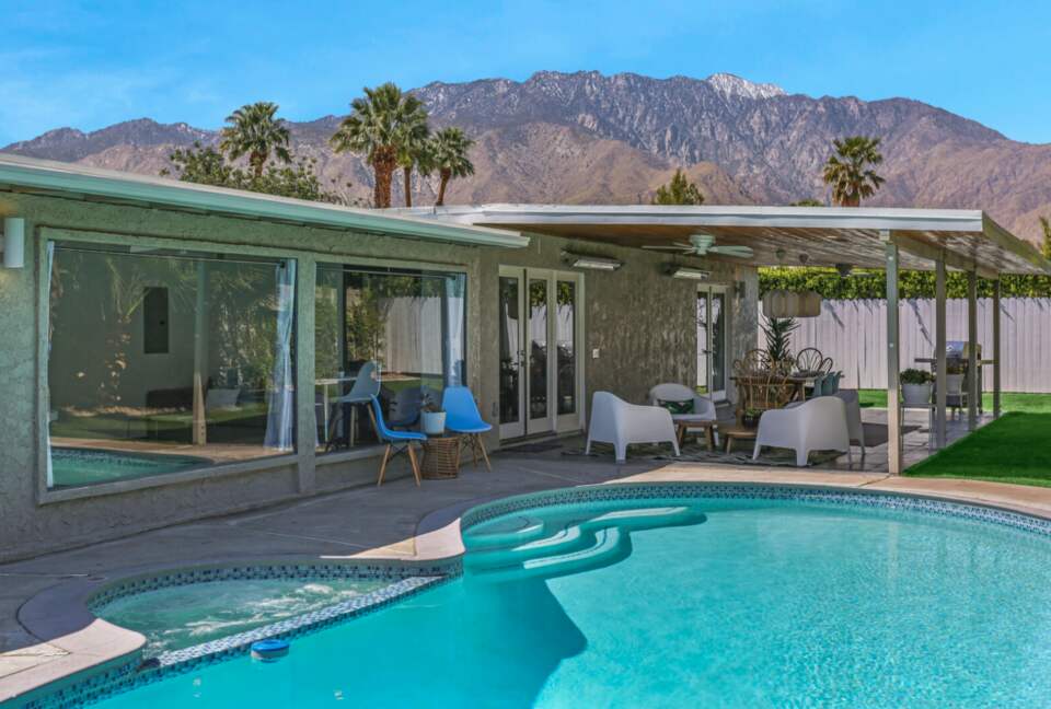 Cool and Fun Midcentury Getaway - Palm Springs, California
