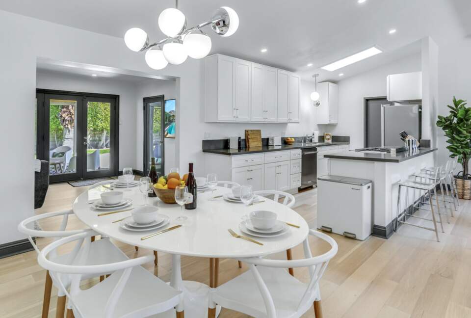 Cool and Fun Midcentury Getaway - Palm Springs, California