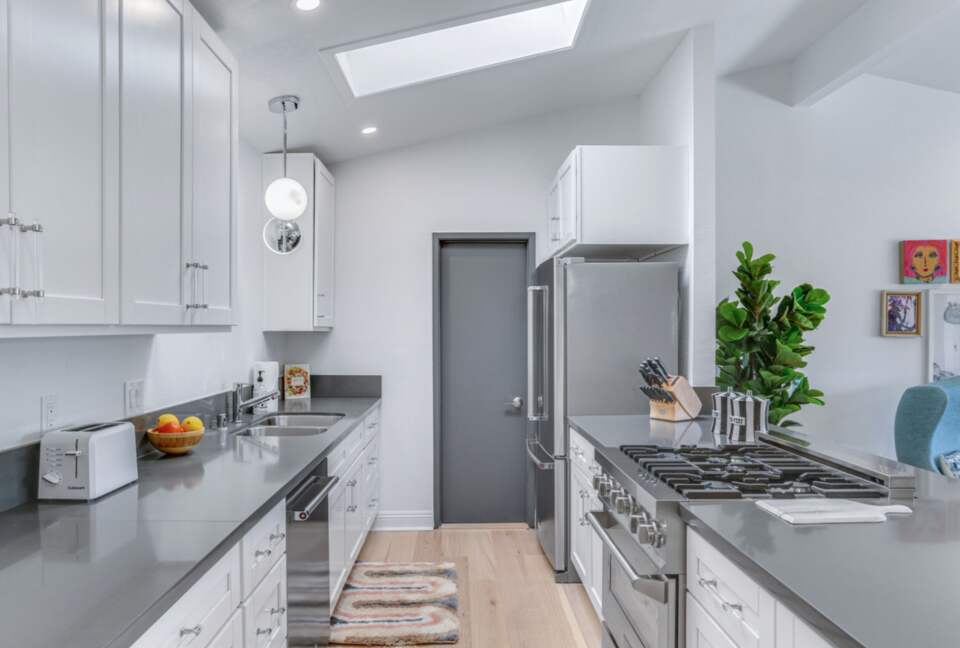 Cool and Fun Midcentury Getaway - Palm Springs, California