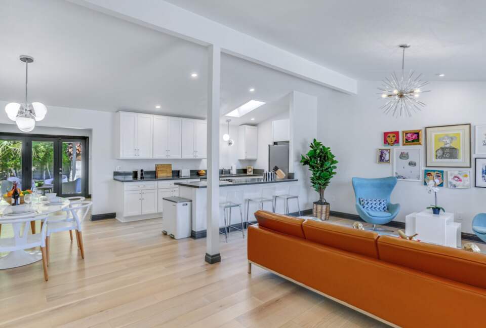 Cool and Fun Midcentury Getaway - Palm Springs, California