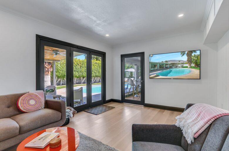 Cool and Fun Midcentury Getaway - Palm Springs, California