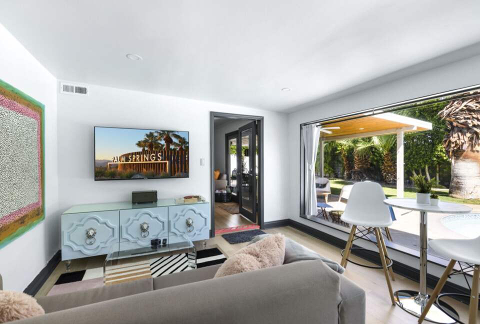 Cool and Fun Midcentury Getaway - Palm Springs, California