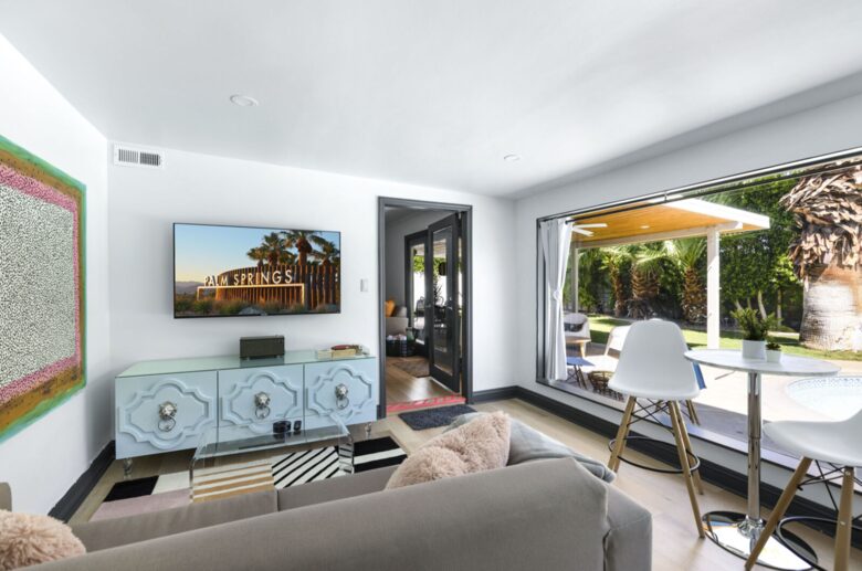 Cool and Fun Midcentury Getaway - Palm Springs, California